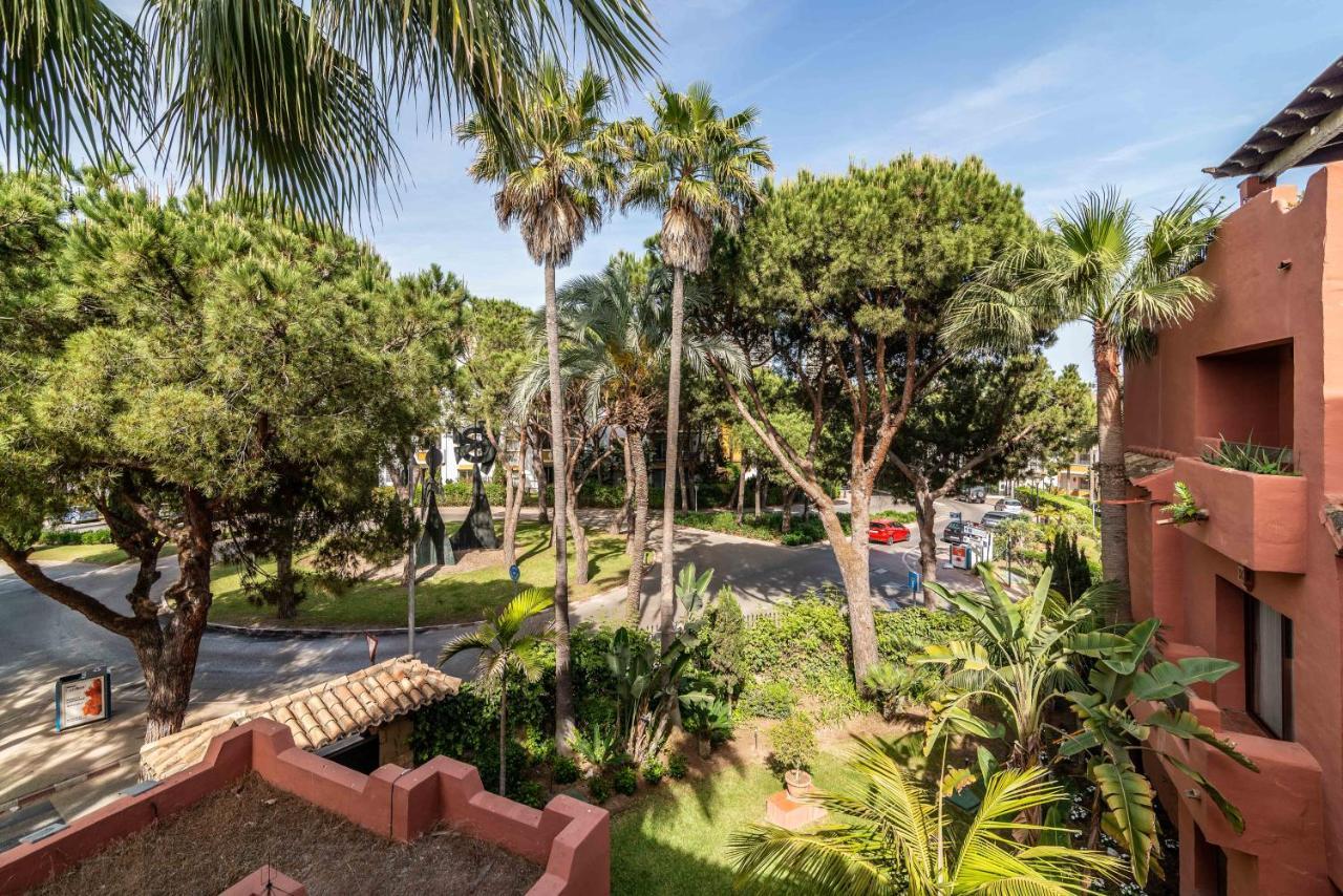 Luxury Spacious Penthouse & Garage 150m To Apartment