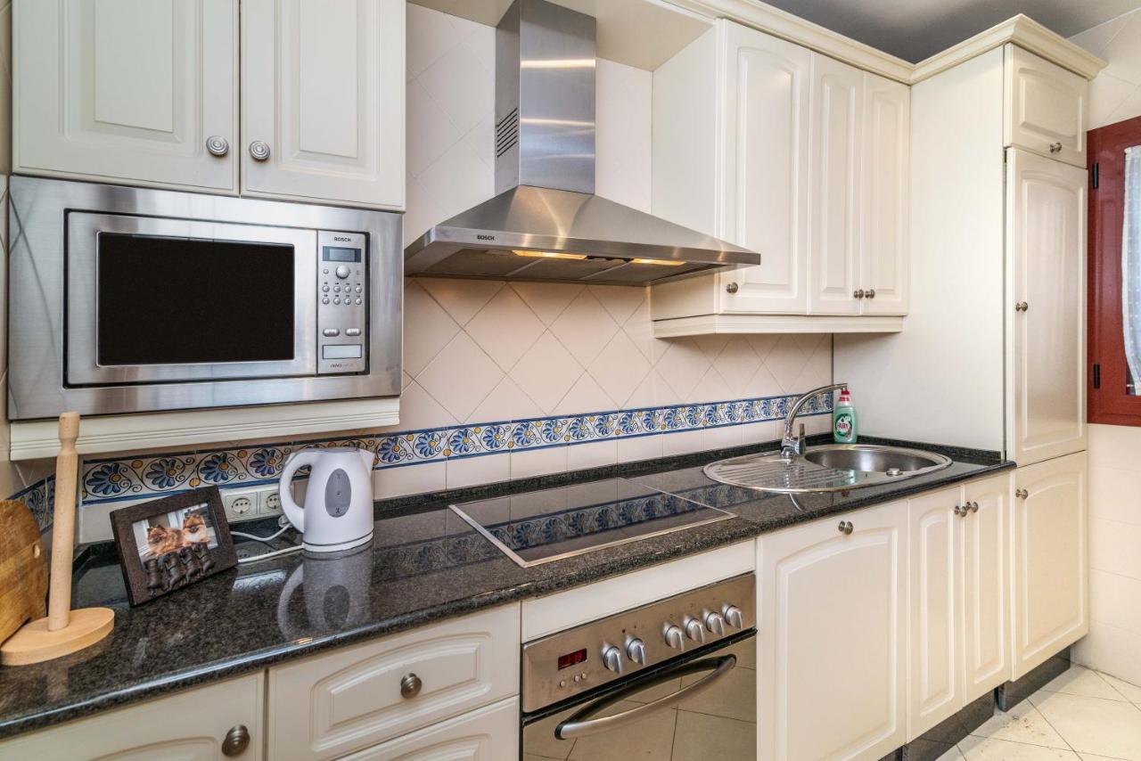 Luxury Spacious Penthouse & Garage 150m To Apartment