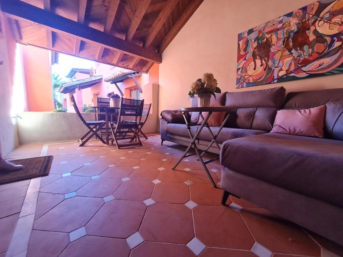 Apartment Luxury Spacious Penthouse & Garage 150m To