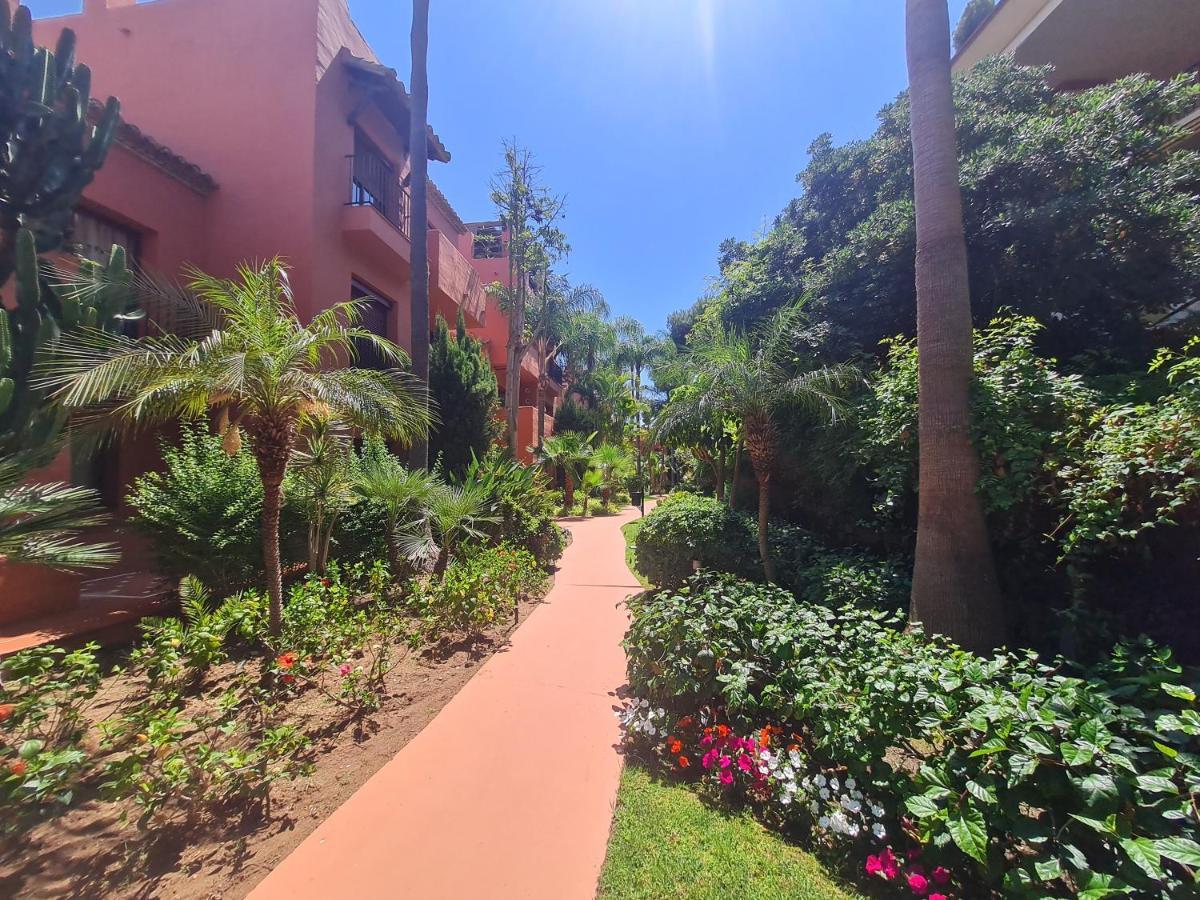 Luxury Spacious Penthouse & Garage 150m To Apartment *
