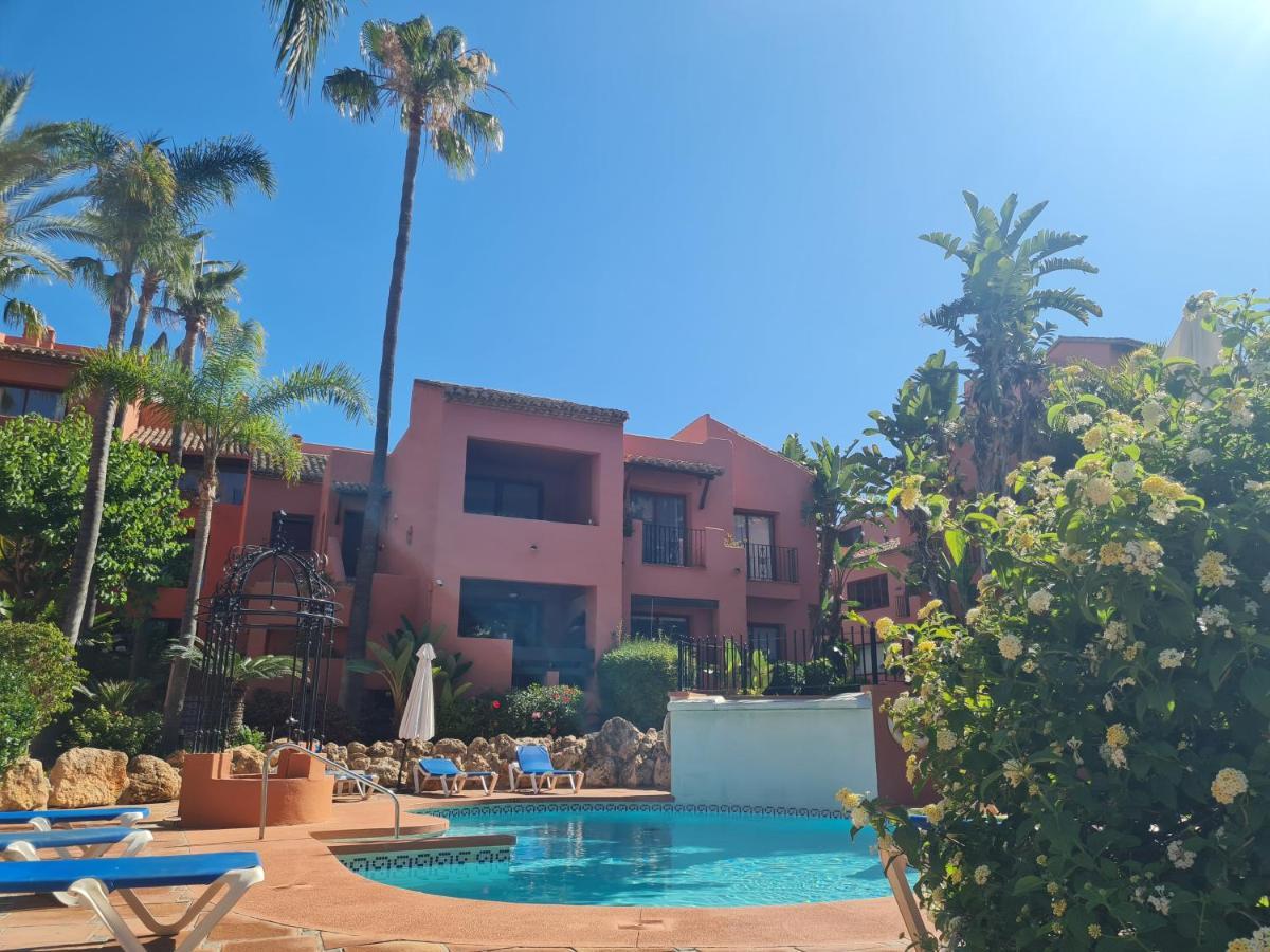 Luxury Spacious Penthouse & Garage 150m To Apartment
