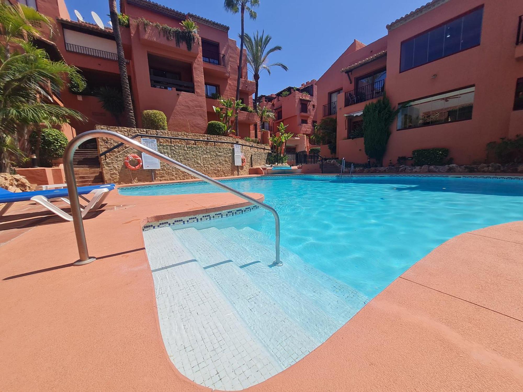 Apartment Luxury Spacious Penthouse & Garage 150m To