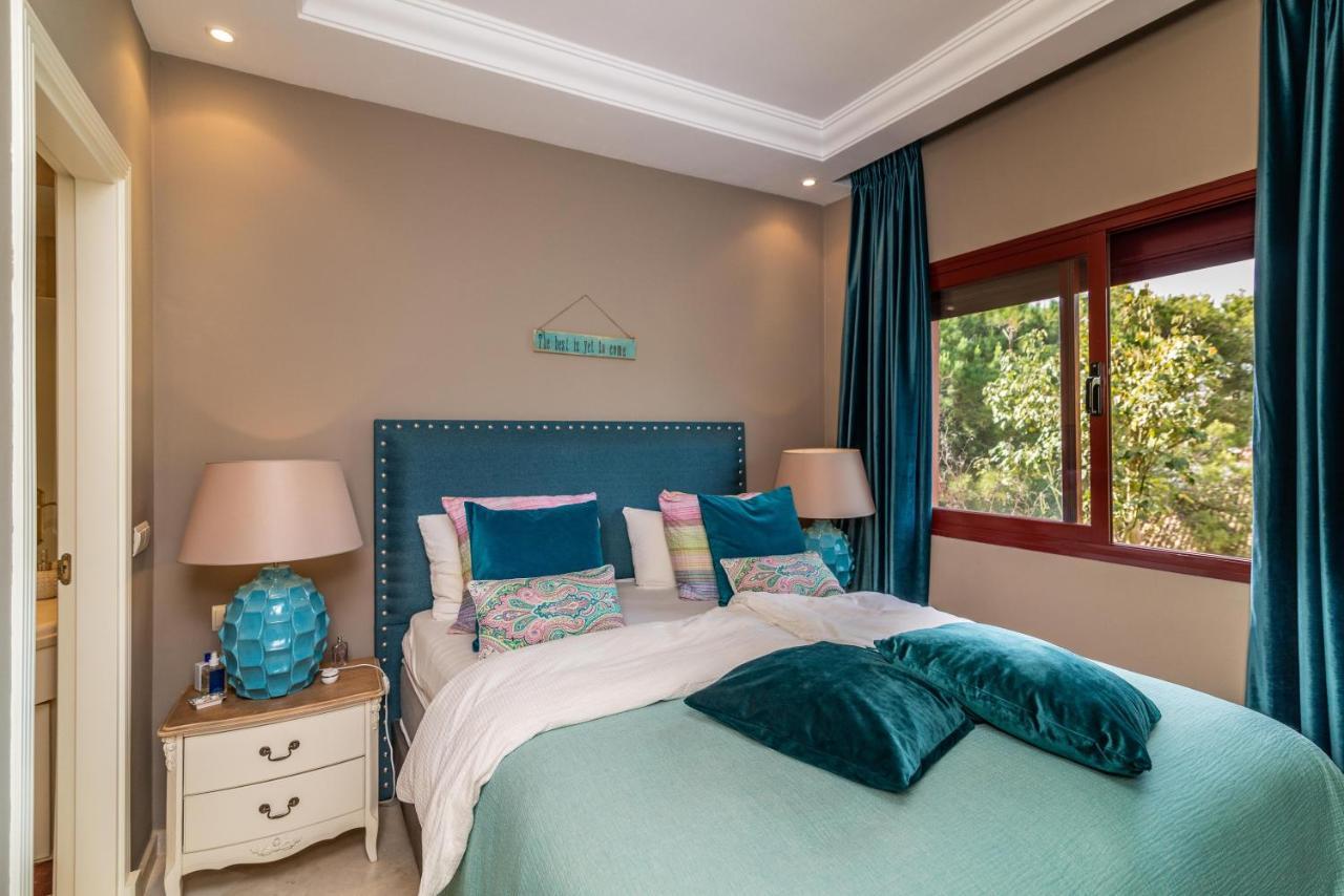 Luxury Spacious Penthouse & Garage 150m To Apartment